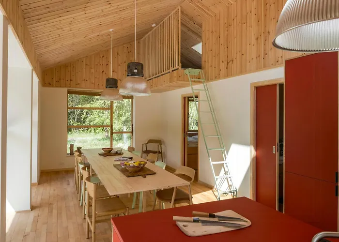 Architect-designed Forest House By Arreso Semesterbostad