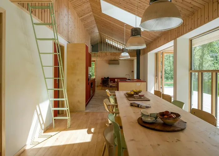 Architect-designed Forest House By Arreso Semesterbostad